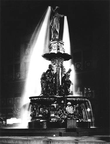 The fountain at night, click for larger image