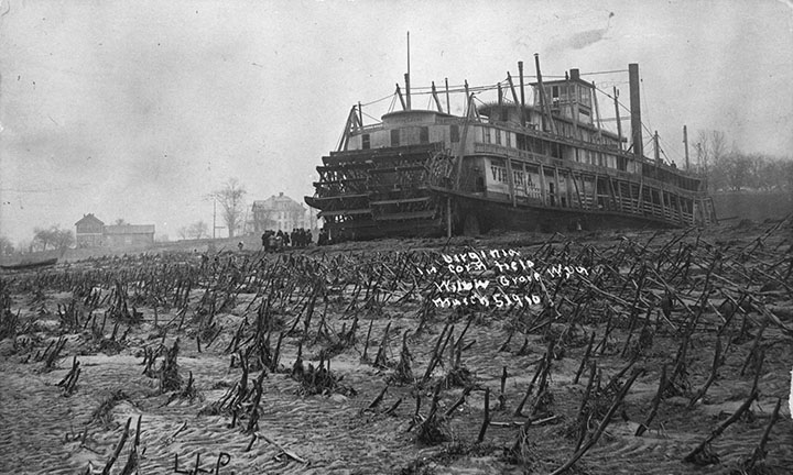 An ass-or aft-view of the stranded Virginia, click for larger image