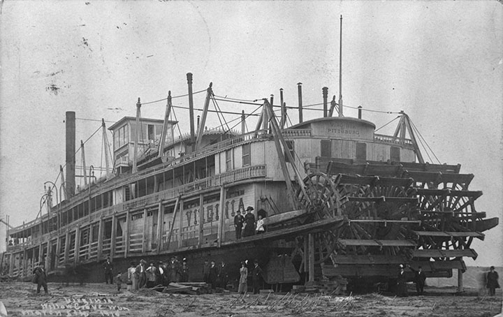 Hanging out on the Virginia. A totally Instagrammable moment, if there was Instagram in 1910. Click for larger image