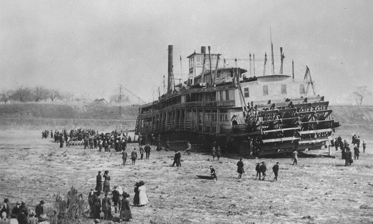 Crowds 
	from the Tacoma turn out to see the Virginia, click for larger image